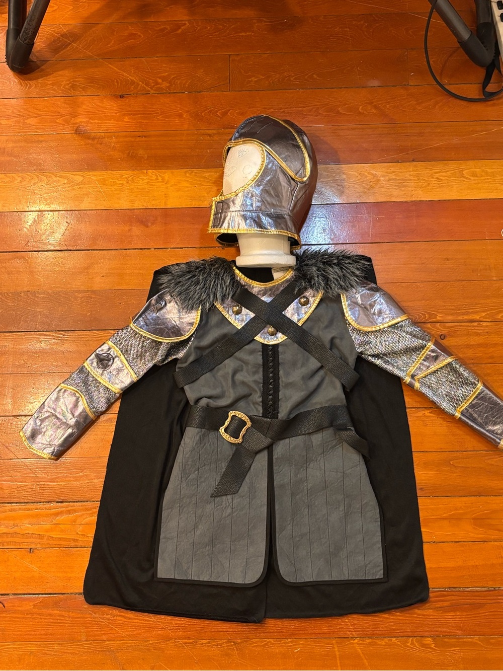 Medieval Knight Dark Warrior Halloween Costume Cape Armor Teetot Boys 7-8